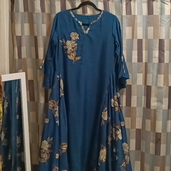 FINAL PRICE NWOT teal dress w tan floral embroidery & assymetrical sides/hem Med - Picture 3 of 16
